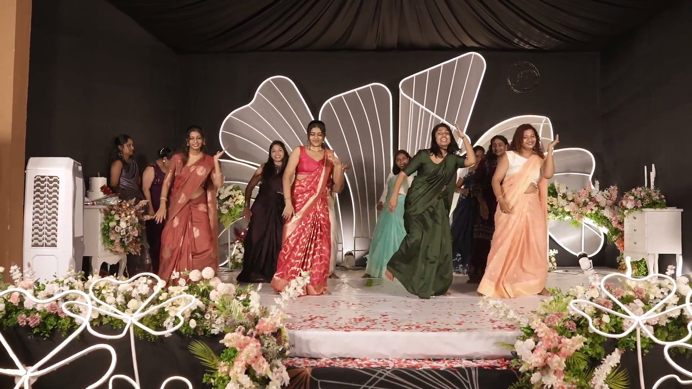 Malayali_sexy_beautful_girl_navel_in_saree__dance