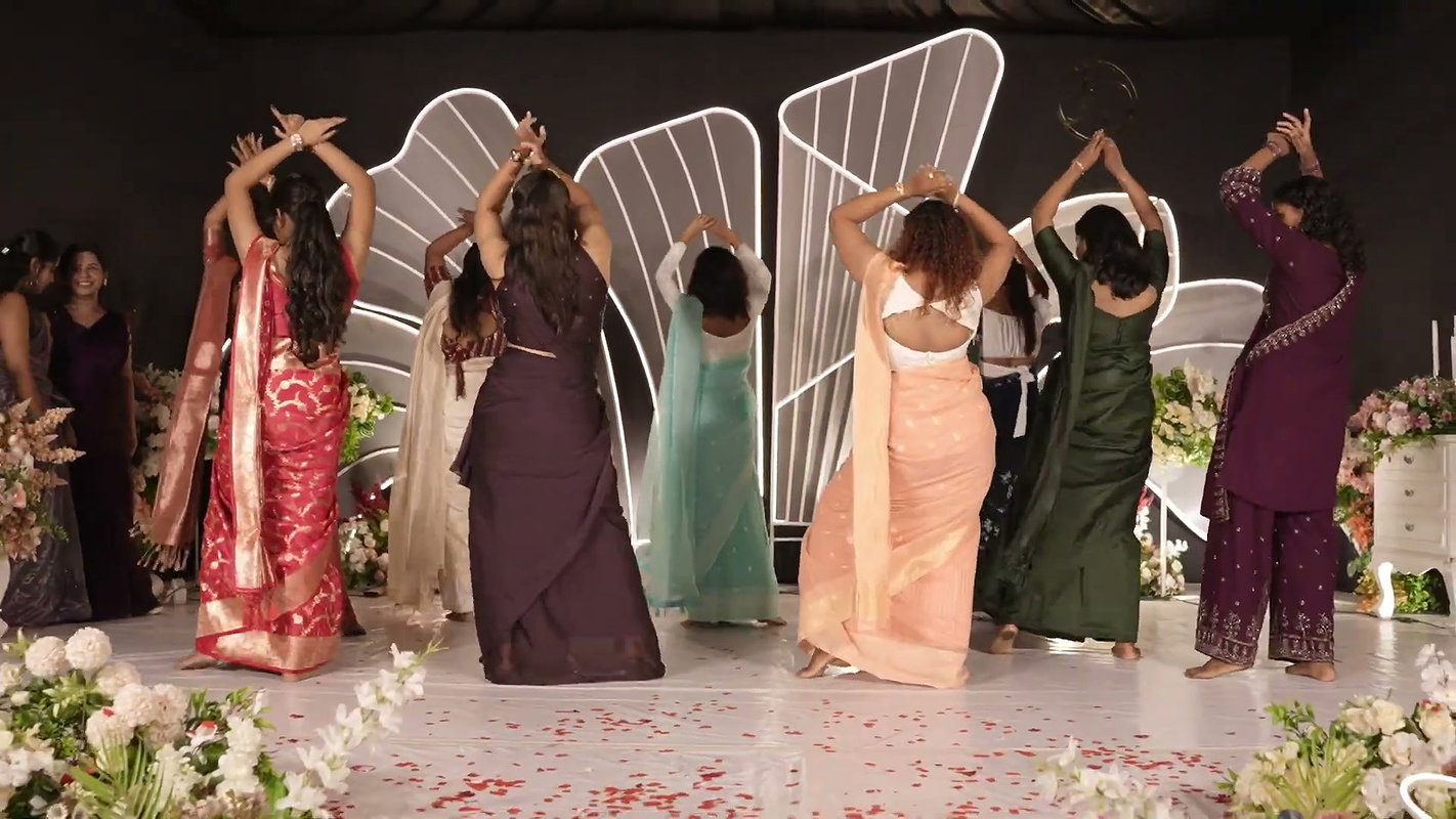 Malayali_sexy_beautful_girl_navel_in_saree__dance