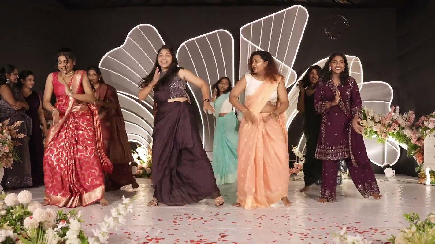 Malayali_sexy_beautful_girl_navel_in_saree__dance