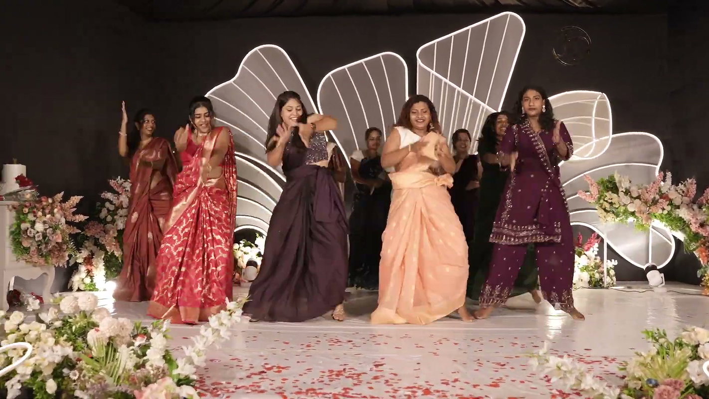 Malayali_sexy_beautful_girl_navel_in_saree__dance