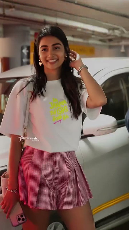 HEGDE SLUTYY SEXY CHICK LOOKS IN MINI SKIRT TEMPTING 2