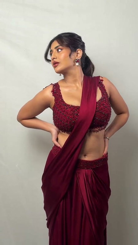 SINGH GLAM SEXY WAIST TEASE IN SAREE 2