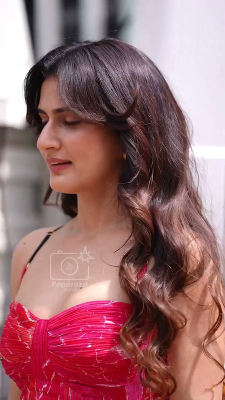 HOTTIE FATIMA SANA SEXY CLEAVAGE IN RED 2