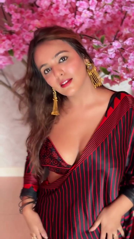 PANDEY FAPWORTHY SEXY WIFE MATERIAL IN RED BRA BLOUSE SAREE 2