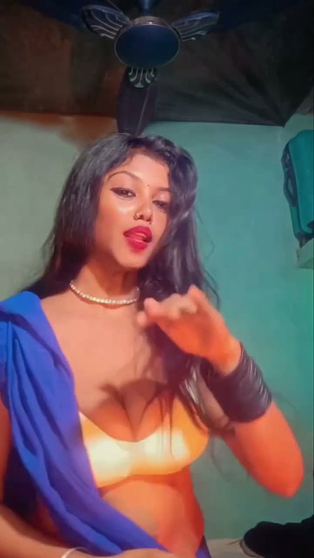 HALDER FAPWORTHY CLEAVAGE VIEW IN DEEP BLOUSE SAREE 2