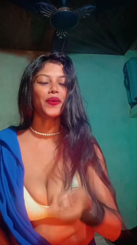 HALDER FAPWORTHY CLEAVAGE VIEW IN DEEP BLOUSE SAREE 2