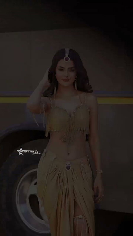 SIZZLING SEXY NAVEL AND CLEAVAGE EXPOSE 2 3