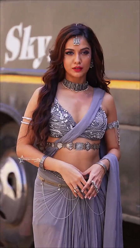 SIZZLING SEXY NAVEL AND CLEAVAGE EXPOSE 2 3