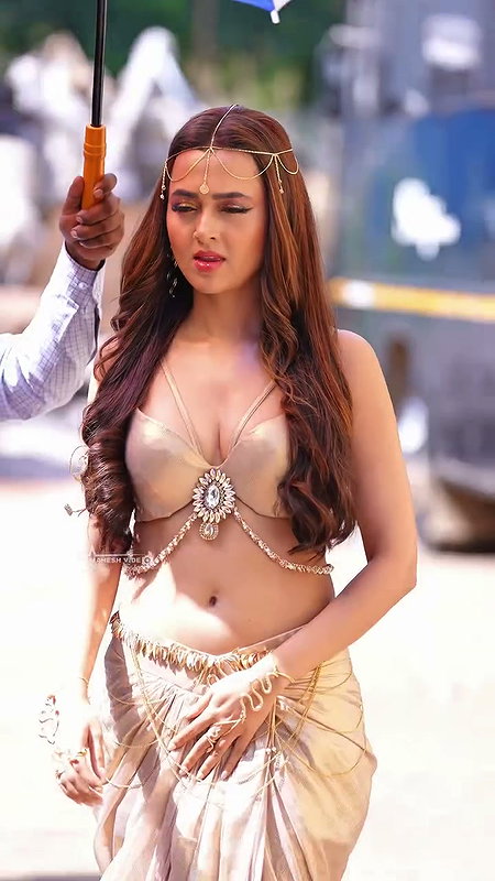 SIZZLING SEXY NAVEL AND CLEAVAGE EXPOSE 2 4