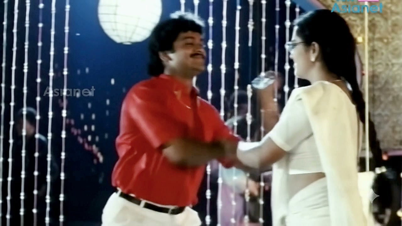 Urvashi Open Big Deep Navel show in White Saree 2