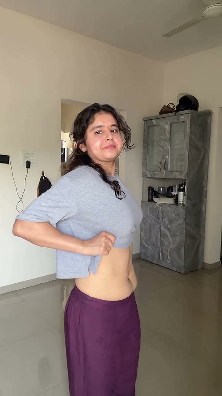 Marathi lady deep navel in grey top 2 2