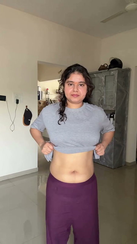 Marathi lady deep navel in grey top 2 2