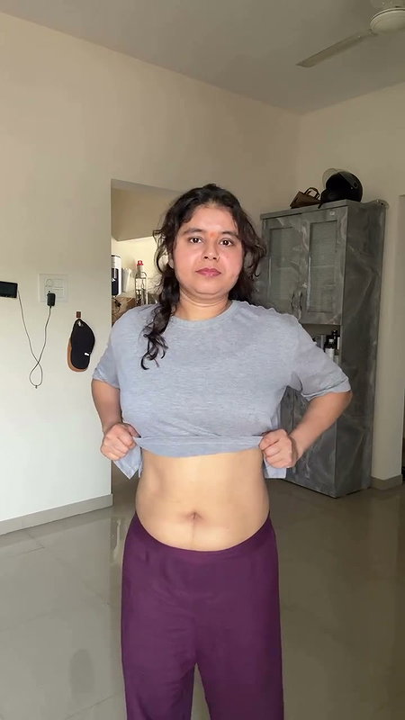 Marathi lady deep navel in grey top 2 2