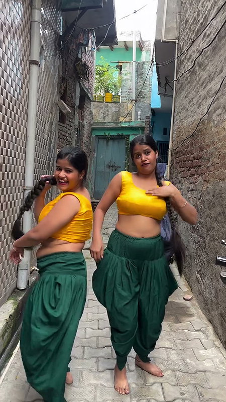 desi twins hot boobs and navel in yellow green costume 2 2