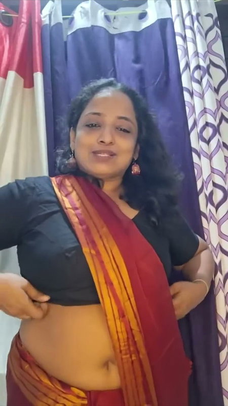 aunty hot deep navel in red saree -insta live 2 2