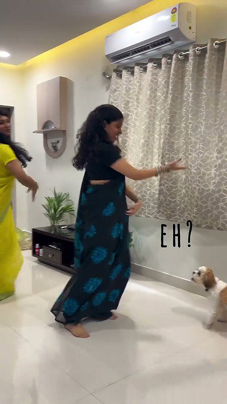 lady sexy navel in yellow saree 1