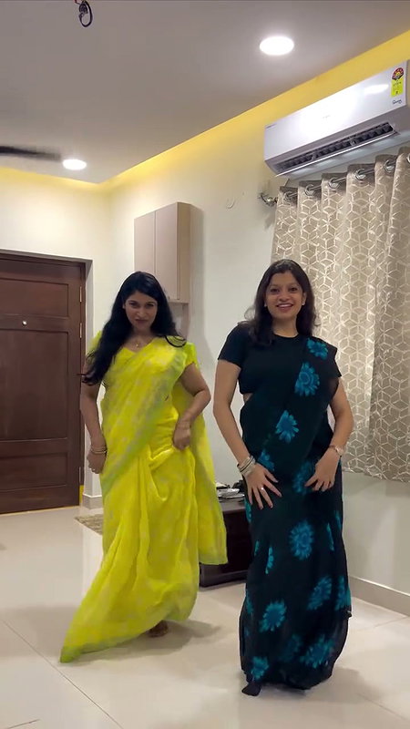 lady sexy navel in yellow saree 1