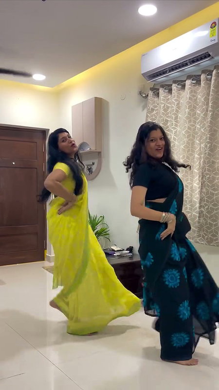 lady sexy navel in yellow saree 1