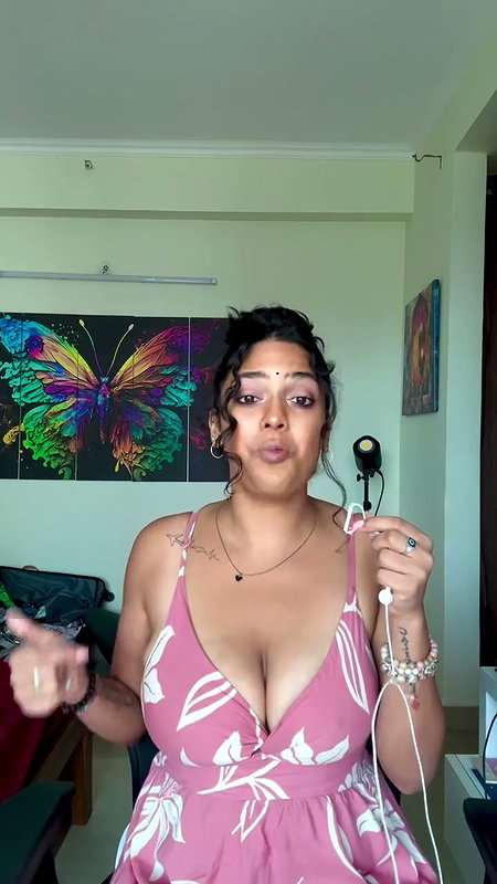 busty lady educating on fake vs real tits 2 2