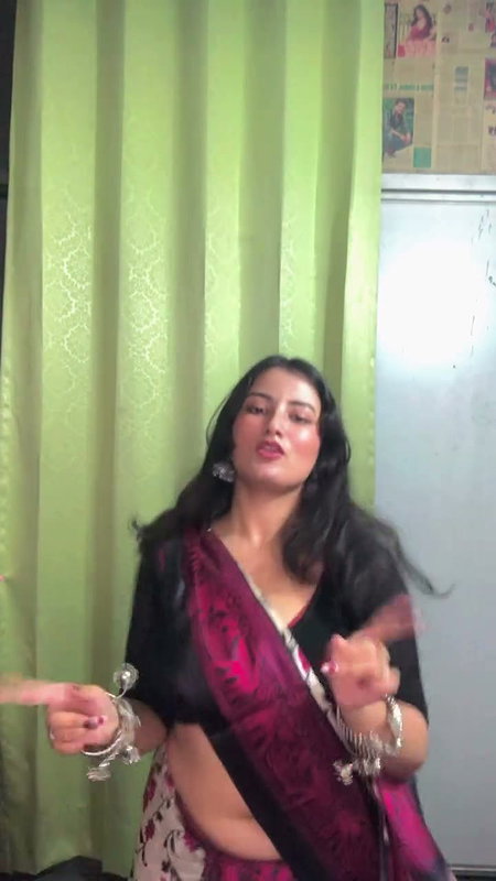 punjabi chubby girl fleshy deep navel and big boos in red black saree 1