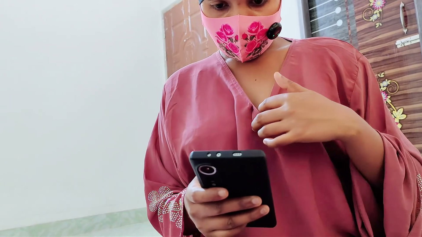 Hijabi stepmom share her sex desire with stepson in the bed Desi hot xxx