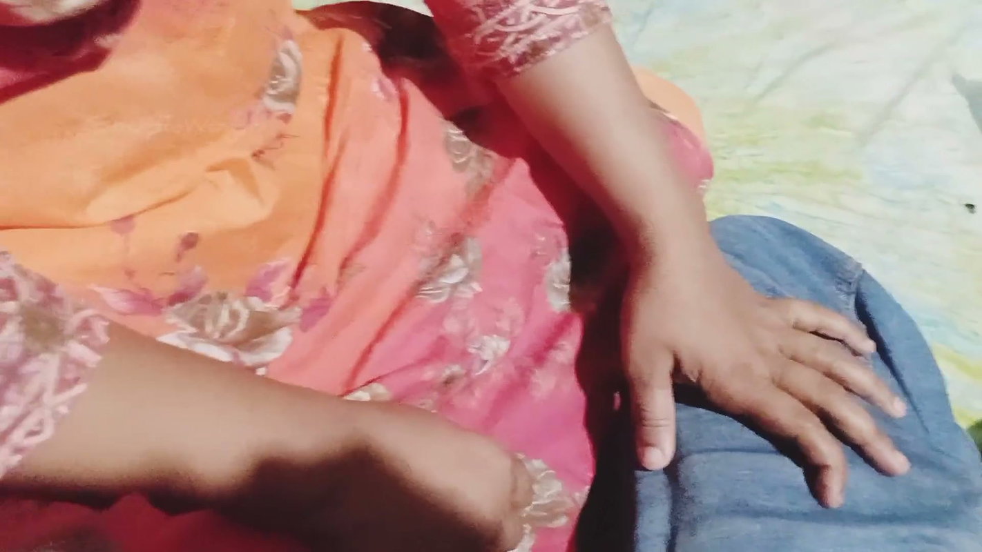 Hot Desi Boudi and Clener Sex Video