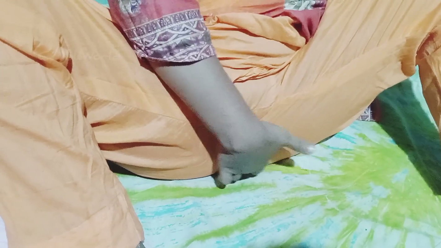 Hot Desi Boudi and Clener Sex Video