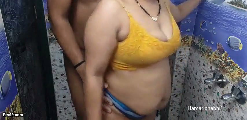 Indian Homemade Bathroom Sex Video With Milf Bhabhi. Cum in Mouth
