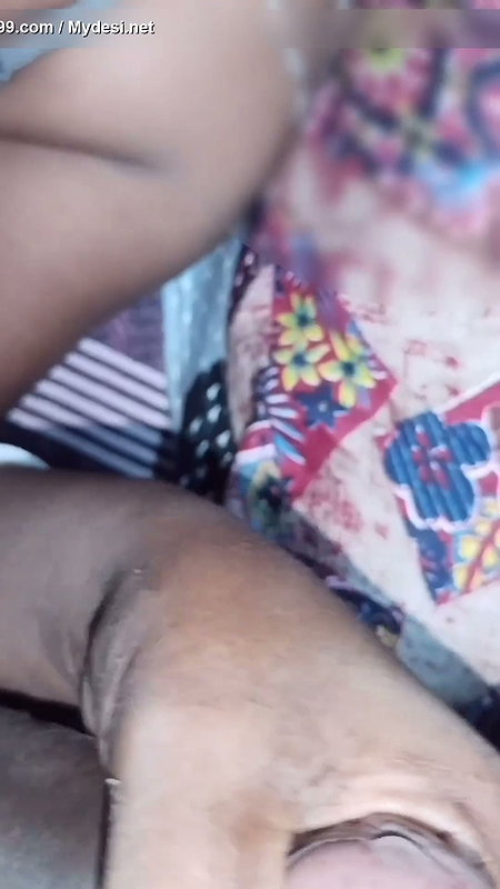 Desi bhabhi handjob and blowjob