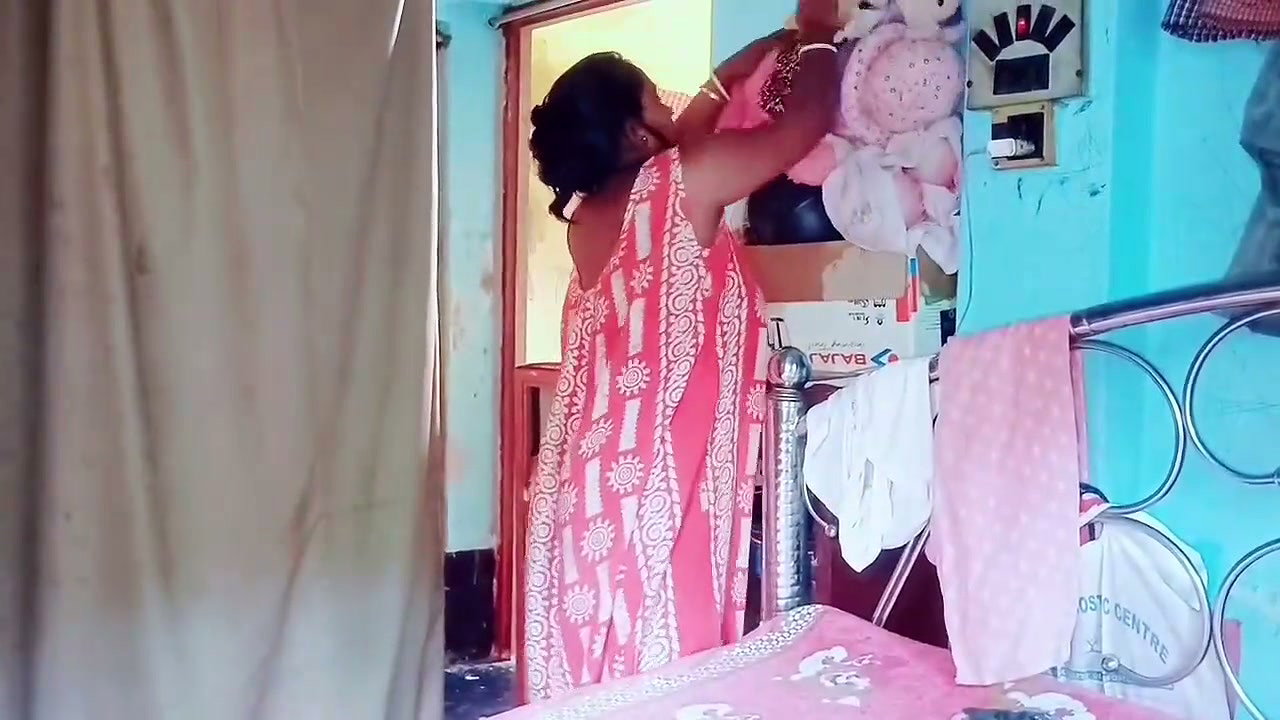 Komal’s girlfriend sat on brother-in-law’s clothes and started screaming, brother-in-law, you want to see your penis
