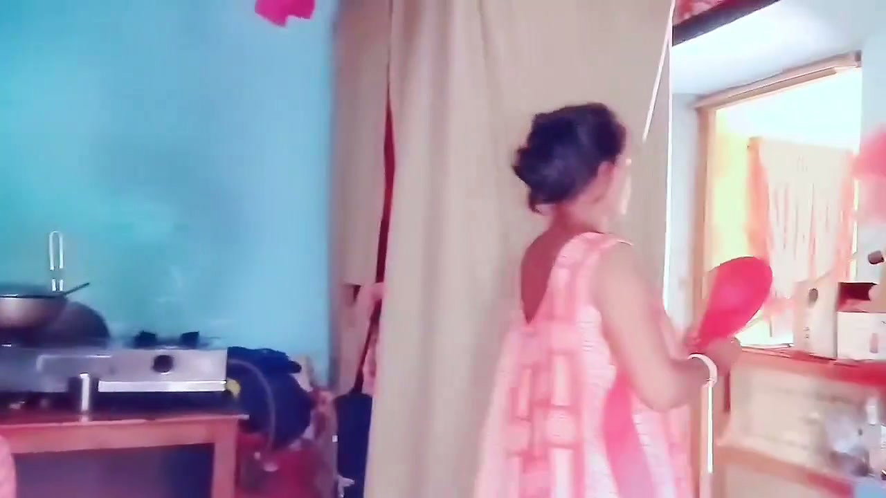 Komal’s girlfriend sat on brother-in-law’s clothes and started screaming, brother-in-law, you want to see your penis