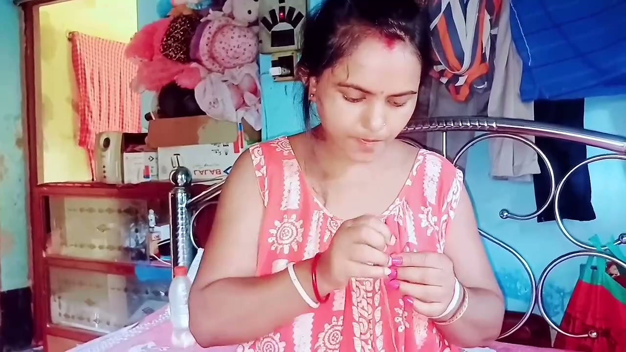 Komal’s girlfriend sat on brother-in-law’s clothes and started screaming, brother-in-law, you want to see your penis