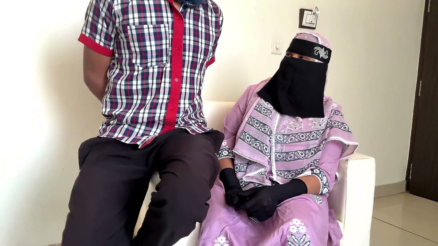 student fucked a beautiful Muslim teacher when she came to his home to complain hindi video