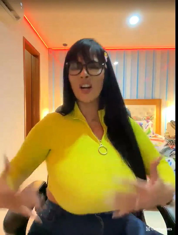 mom showing her massive tits 22
