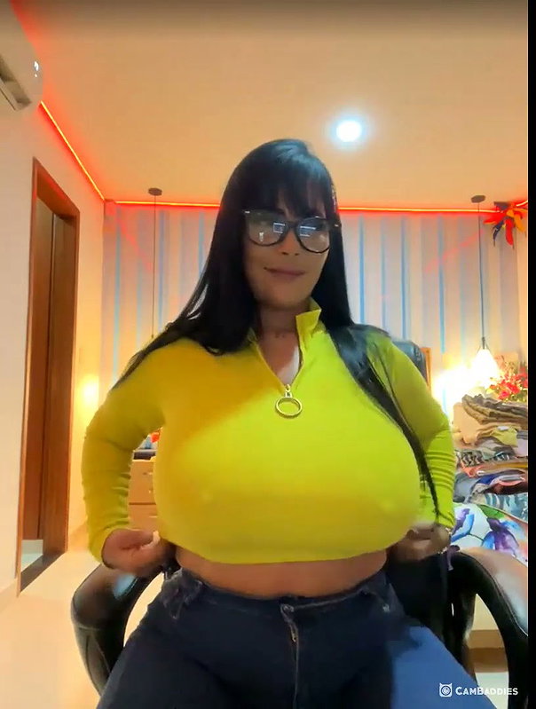 mom showing her massive tits 22