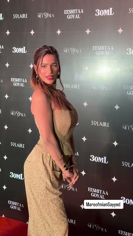 NAUGHTY POONAM PANDEY POPPING CLEAVAGE VIEW VIDEOS 24