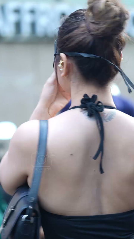 SEDUCTRESS KANGNA SHARMA MOUTHWATERING BOOBS SUCKABLE CLEAVAGE EXPOSE VIDEOS8
