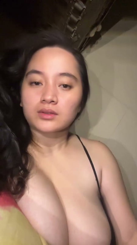 chubby lasy huge tits and cleavage 22