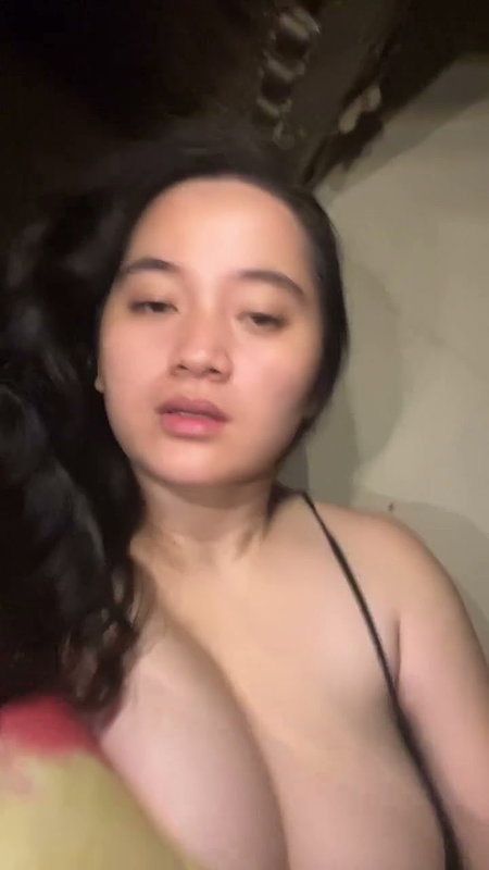 chubby lasy huge tits and cleavage 22