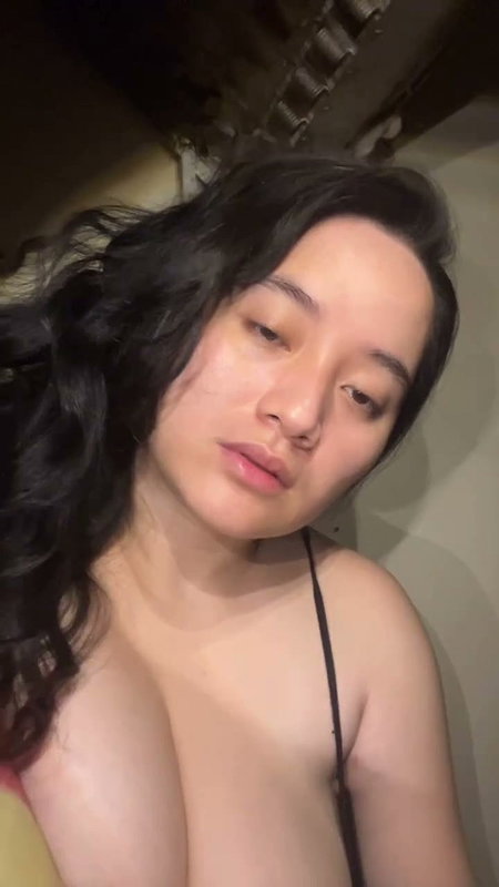 chubby lasy huge tits and cleavage 22