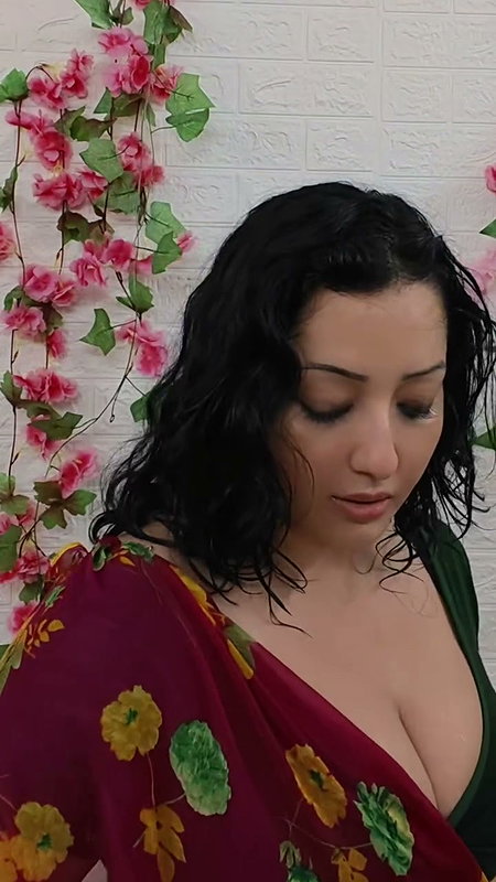 bengali lady huge breast and cleavage in red saree 22