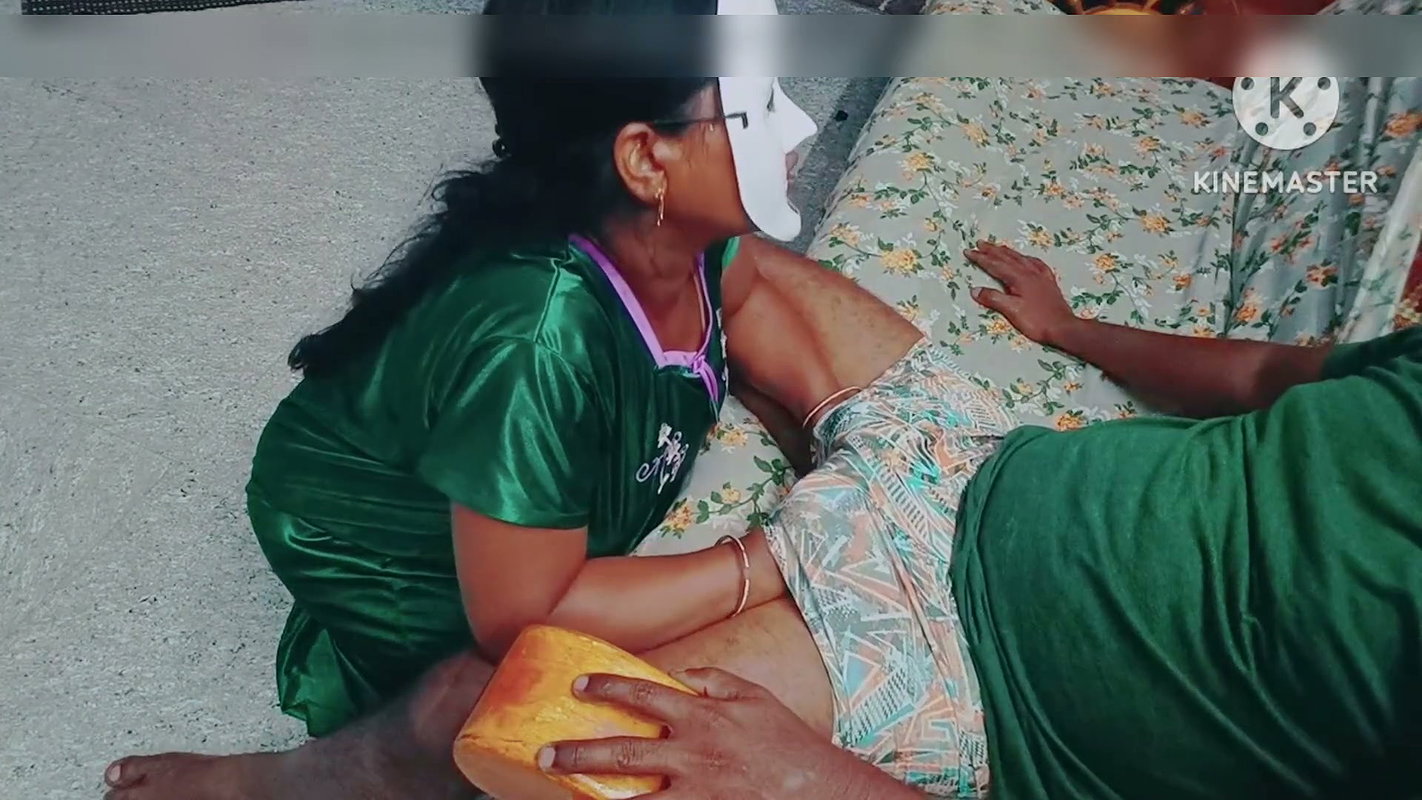 Tamil – Desi girl seducing her boyfriend and gave nice blow to take him on bed – erotic moaning with tamil audio