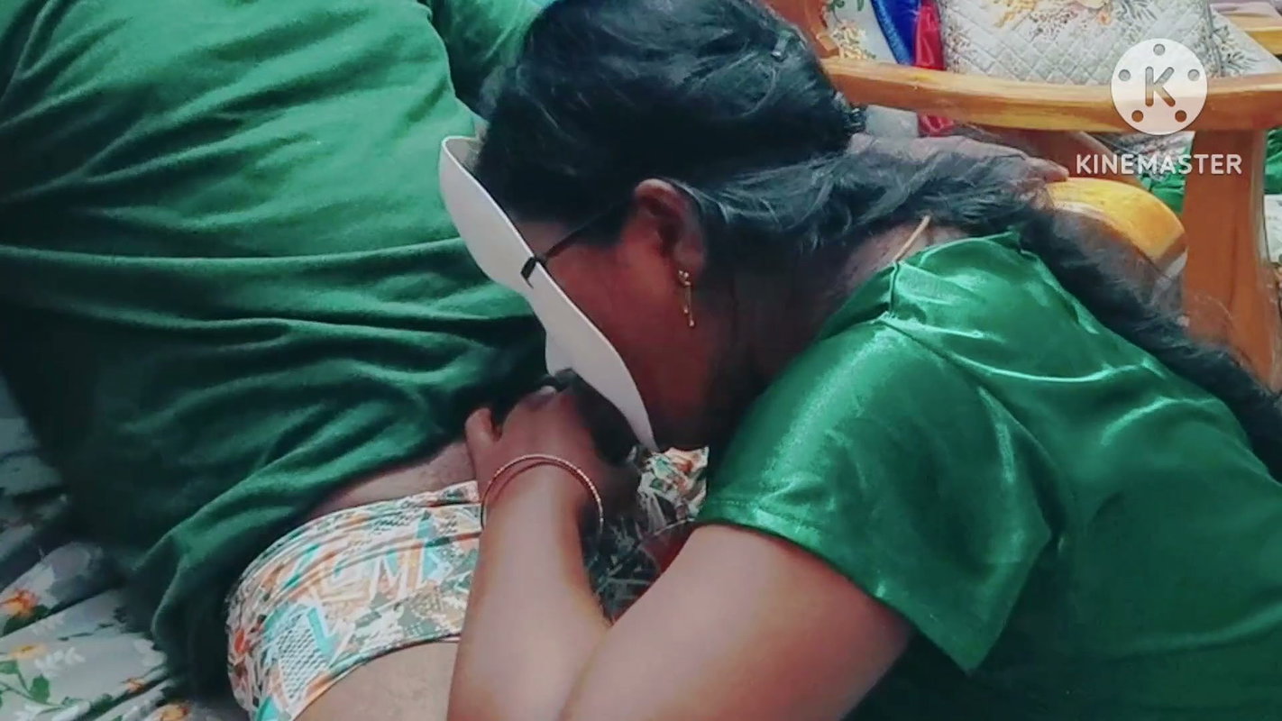 Tamil – Desi girl seducing her boyfriend and gave nice blow to take him on bed – erotic moaning with tamil audio