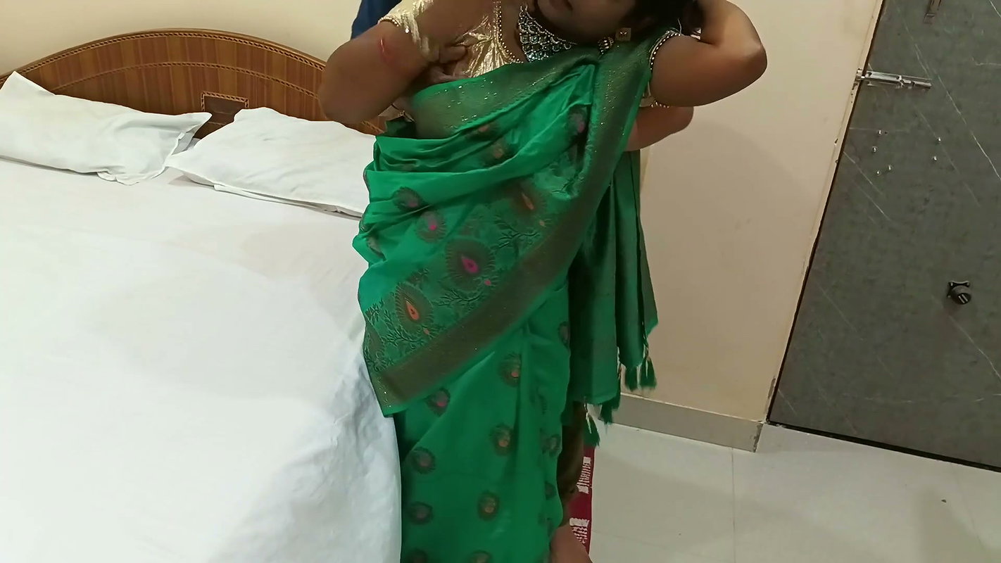 Beautiful Simran Bhabhi Hardcore Hot Blowjobs and Sex Video in Saree
