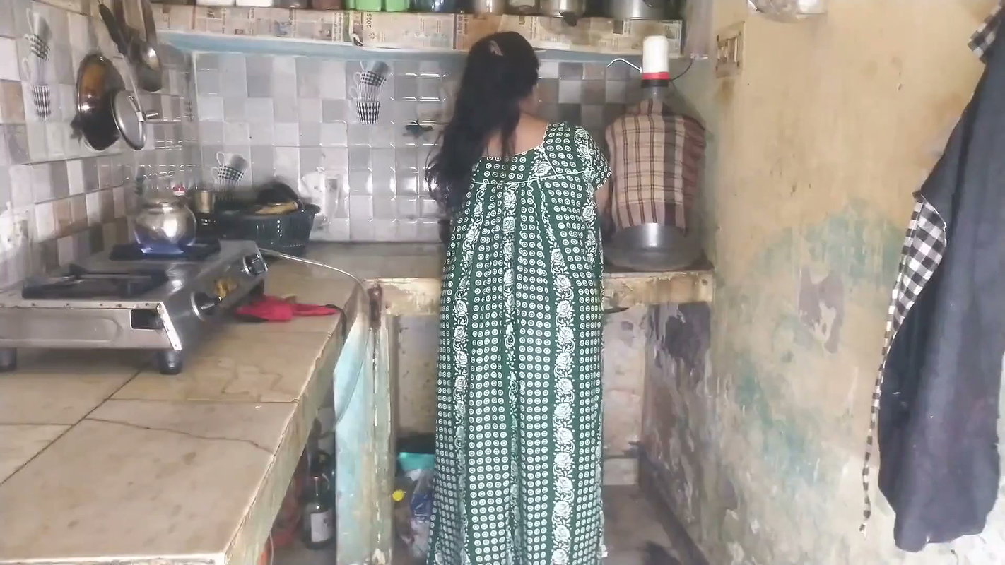 Desi Bhabhi Big Boobs Cleavage Tease in Kitchen Hot Indian Village Girls Exposed