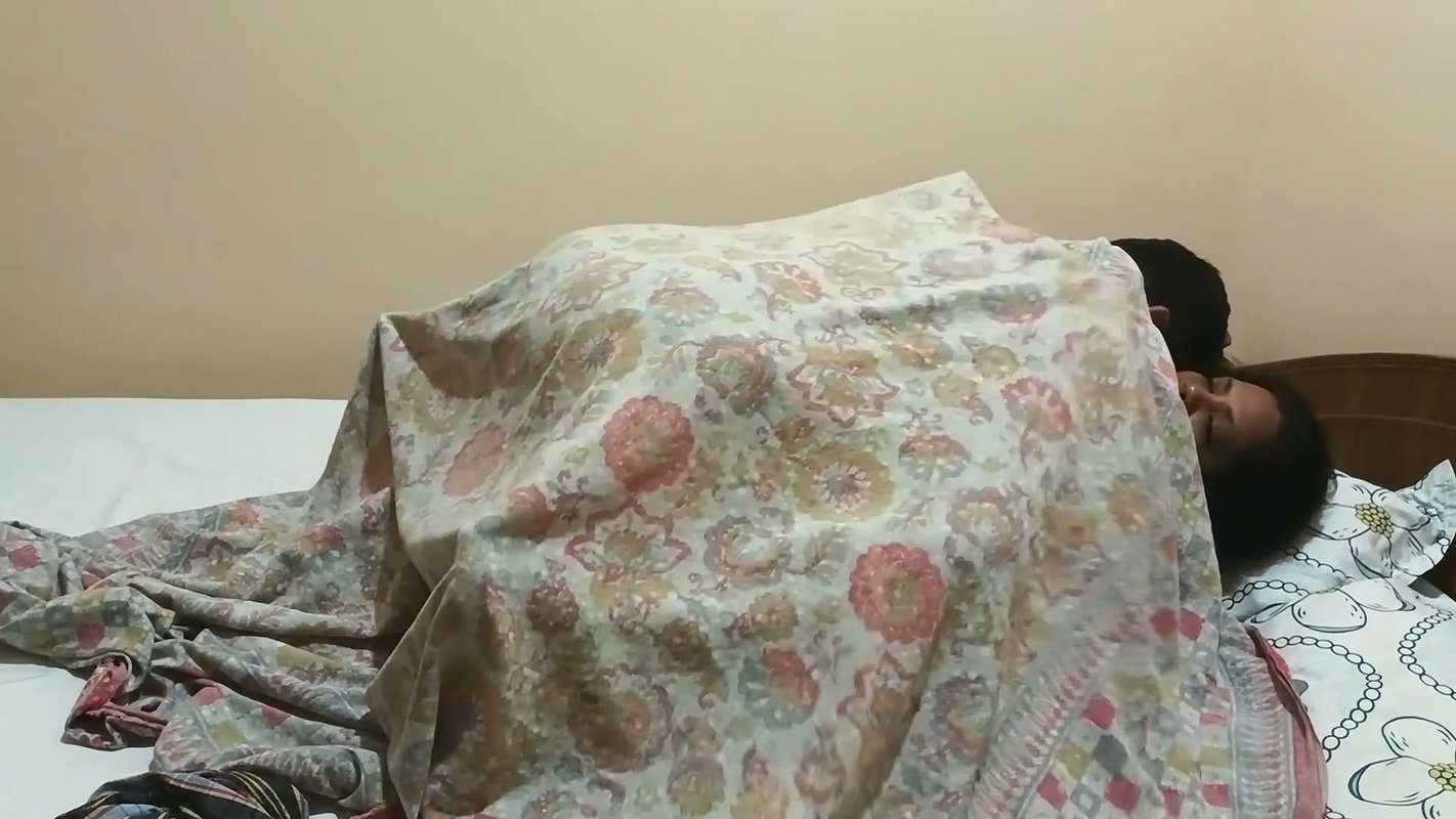 Desi Kamla Bhabhi Mornig Hot Fucking and creampie Pussy on Bed