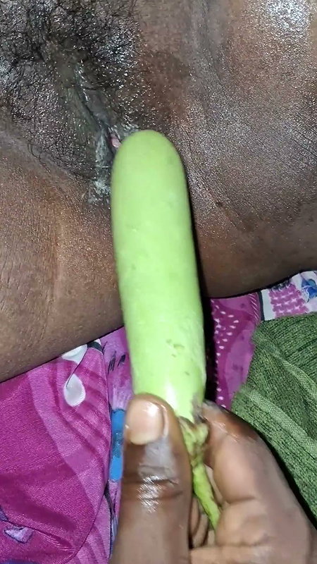 Puja bhabhi ko ghar me bula kr chudayi ki