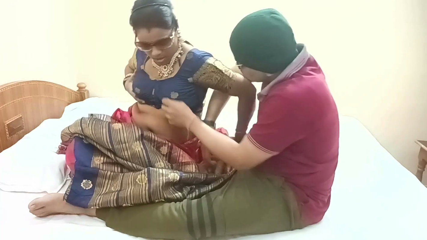 Hot Kerala Bhabhi Janki Harrdcore Sex with Colleague at Home Full Masti and Romantic Sex