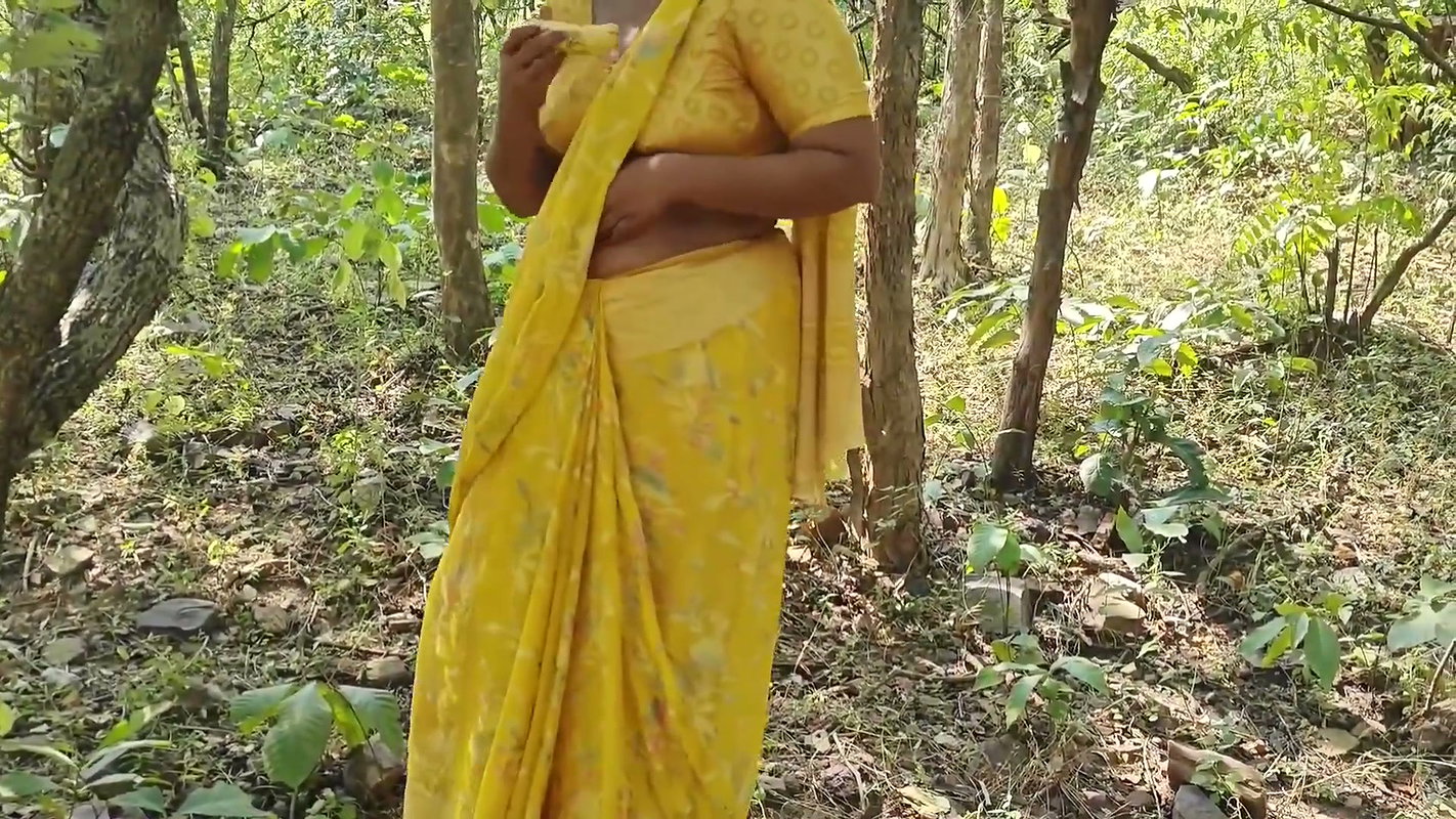 Sister in Law Put Banana Into Her Ass in the Forest, Telugu Anty Fucking