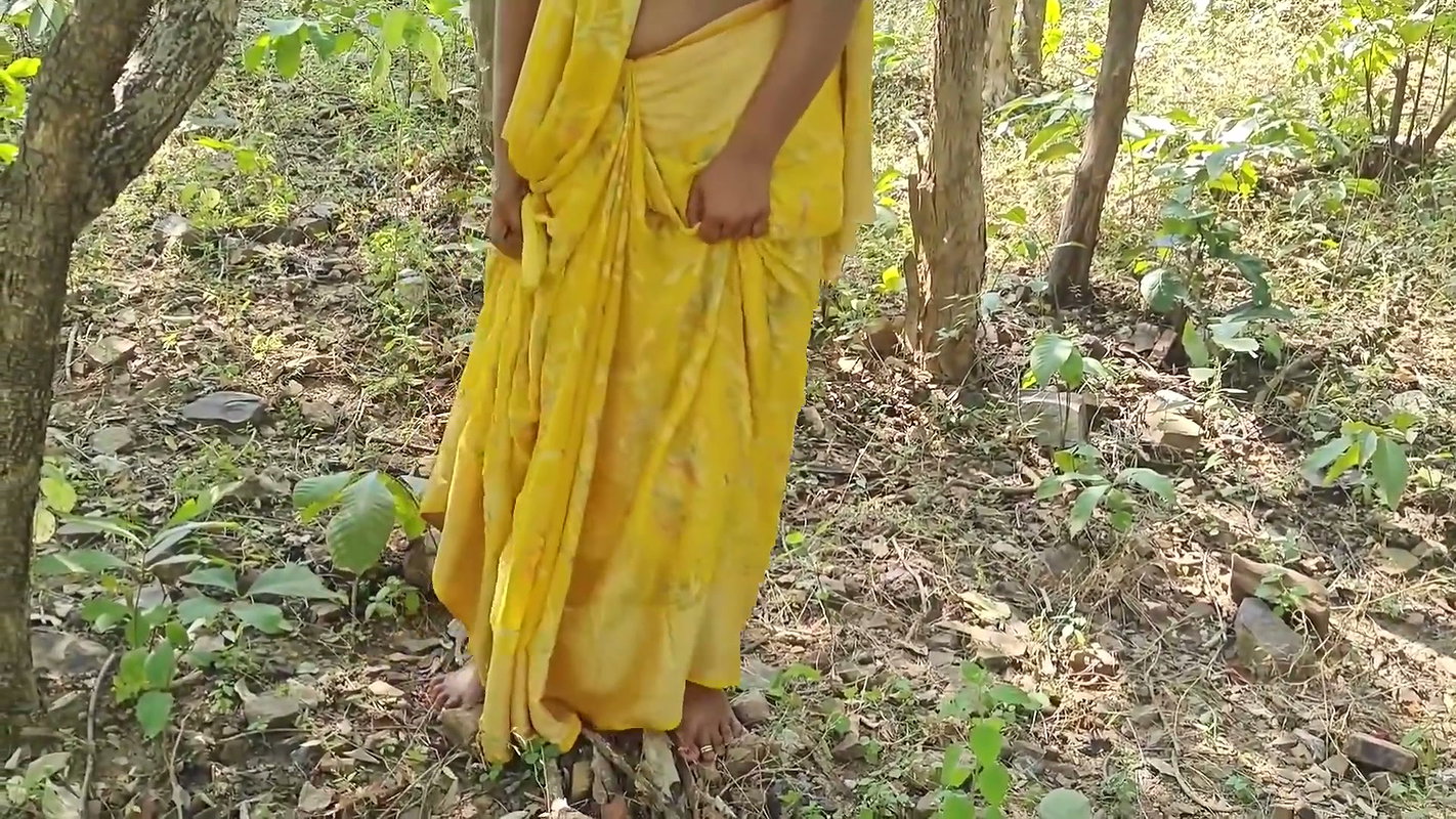 Sister in Law Put Banana Into Her Ass in the Forest, Telugu Anty Fucking